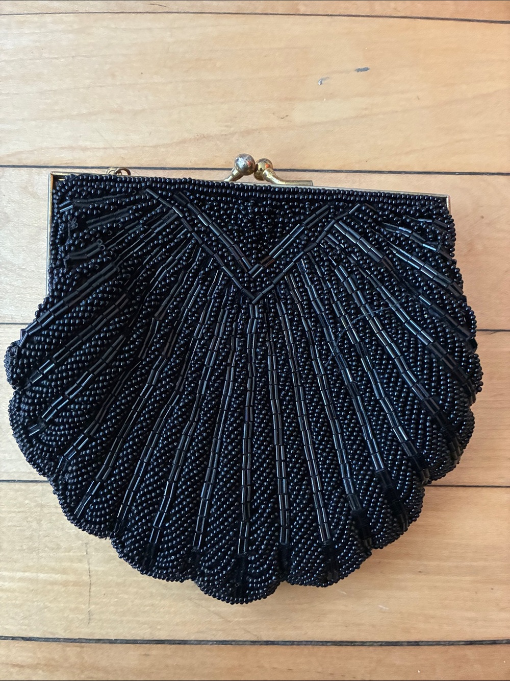 La Regale Black Beaded Clutch - Elegant Clamshell-Style Kiss-Lock Bag